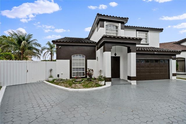 19931 NW 82nd Ct, Hialeah, FL 33015