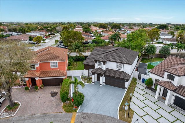 19931 NW 82nd Ct, Hialeah, FL 33015