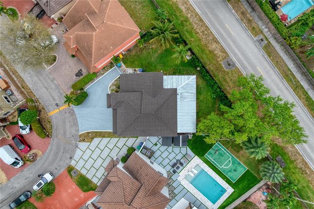 19931 NW 82nd Ct, Hialeah, FL 33015