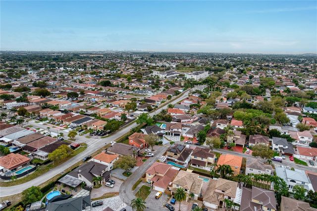 19931 NW 82nd Ct, Hialeah, FL 33015