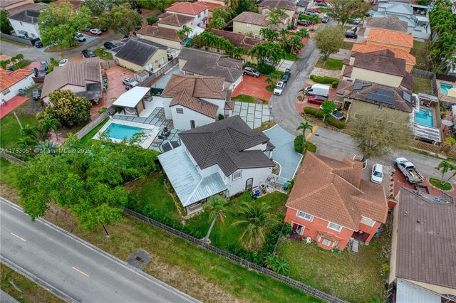 19931 NW 82nd Ct, Hialeah, FL 33015