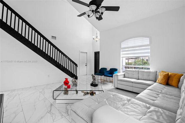 19931 NW 82nd Ct, Hialeah, FL 33015