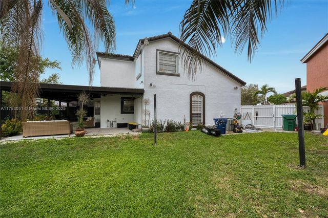 19931 NW 82nd Ct, Hialeah, FL 33015