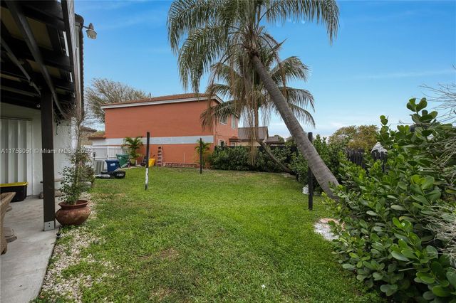19931 NW 82nd Ct, Hialeah, FL 33015