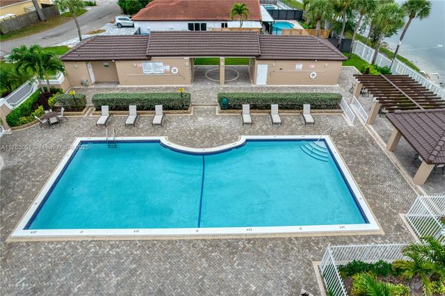 19931 NW 82nd Ct, Hialeah, FL 33015