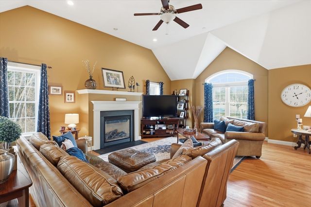 10 Rolling Meadows, Haverhill, MA 01832