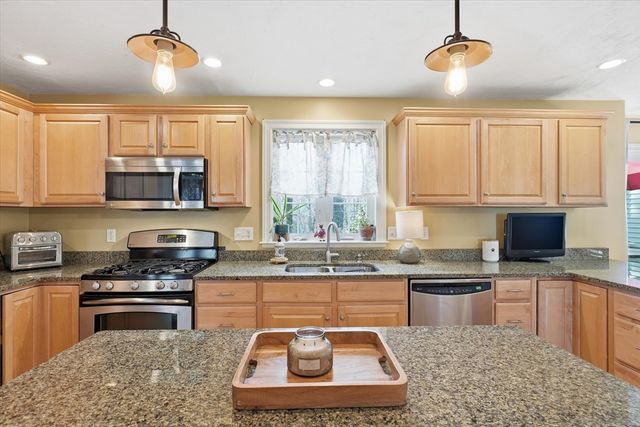 10 Rolling Meadows, Haverhill, MA 01832