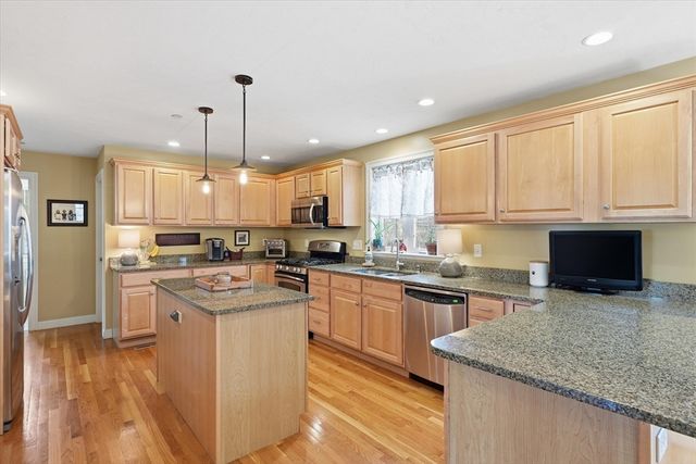 10 Rolling Meadows, Haverhill, MA 01832