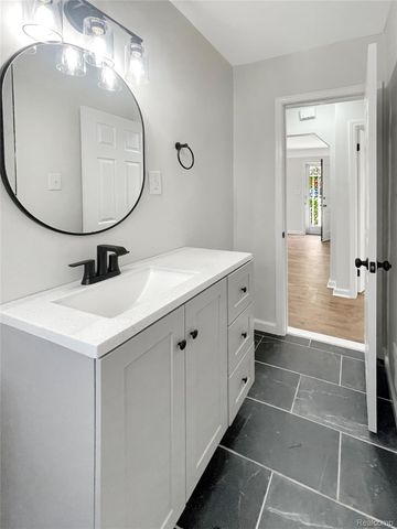 14706 Eureka Road, Southgate, MI 48195