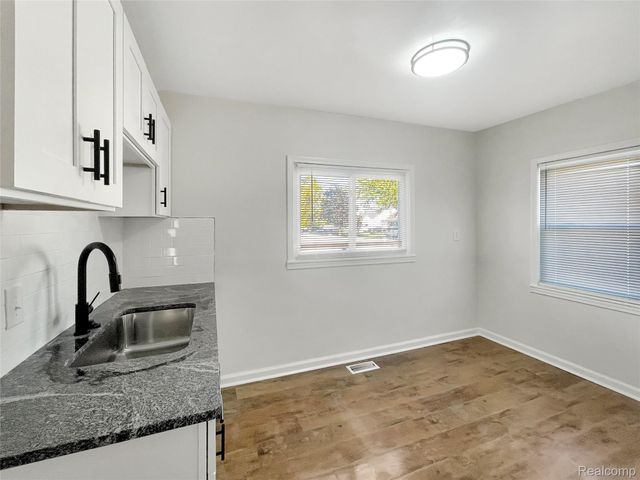 14706 Eureka Road, Southgate, MI 48195