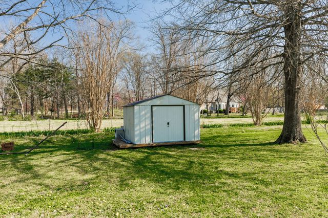 1033 Everett Dr, Smyrna, TN 37167