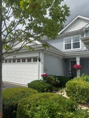 572 Jennifer Circle 572, Mundelein, IL 60060