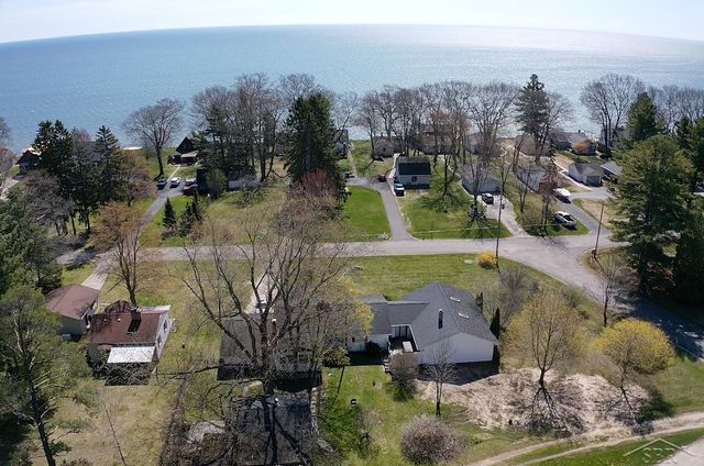 1596 Douglas Drive, Alabaster Twp, MI 48763