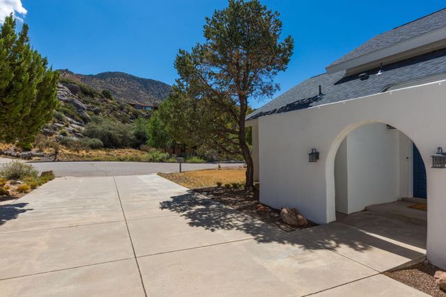 4421 Hidden Valley Court NE, Albuquerque, NM 87111