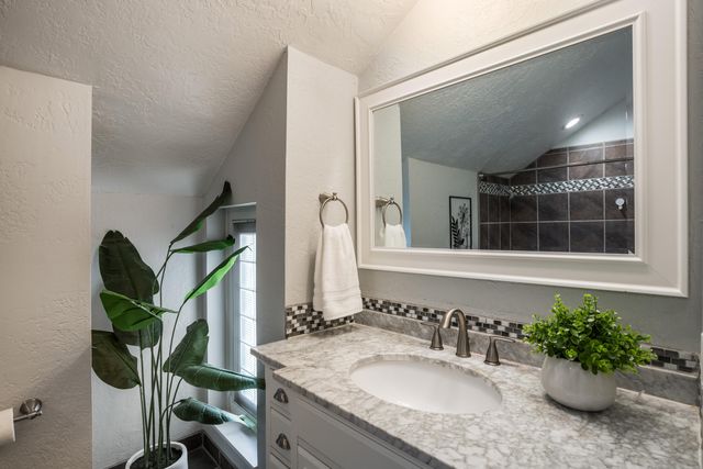 4421 Hidden Valley Court NE, Albuquerque, NM 87111