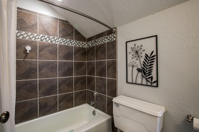4421 Hidden Valley Court NE, Albuquerque, NM 87111