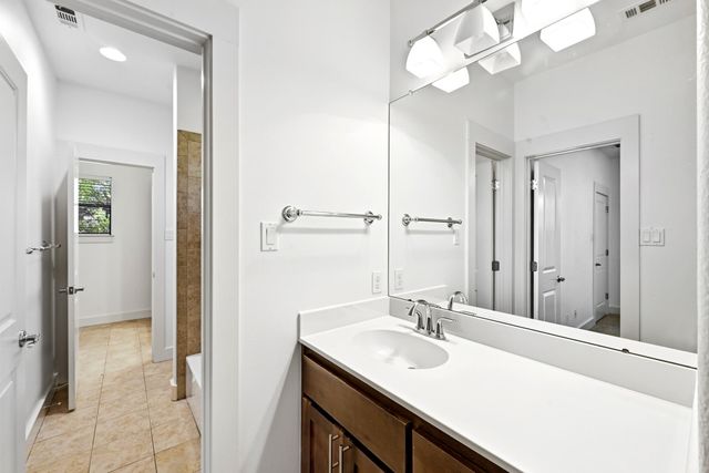 610 Fletcher ST B, Austin, TX 78704