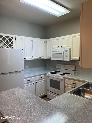 2929 W YORKSHIRE Drive 2108, Phoenix, AZ 85027