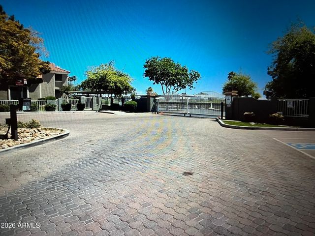 2929 W YORKSHIRE Drive 2108, Phoenix, AZ 85027