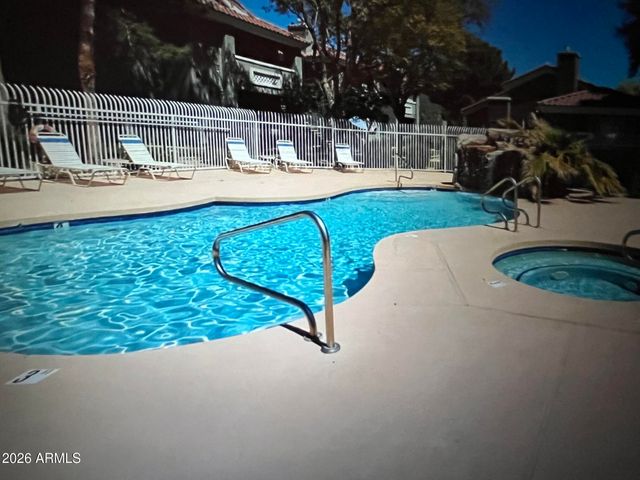 2929 W YORKSHIRE Drive 2108, Phoenix, AZ 85027