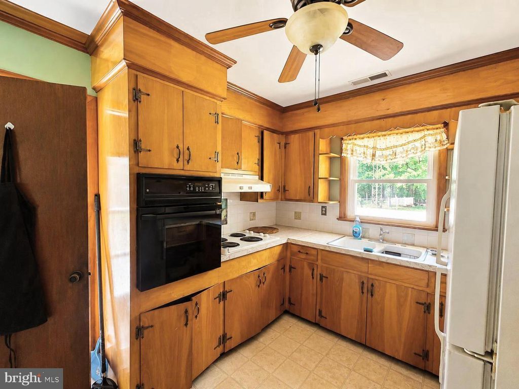 Image 3 of property listing at 5260 WILSON RD, Cambridge, MD 21613