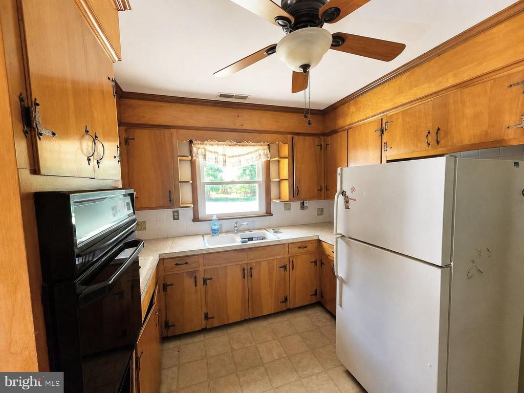 Image 4 of property listing at 5260 WILSON RD, Cambridge, MD 21613
