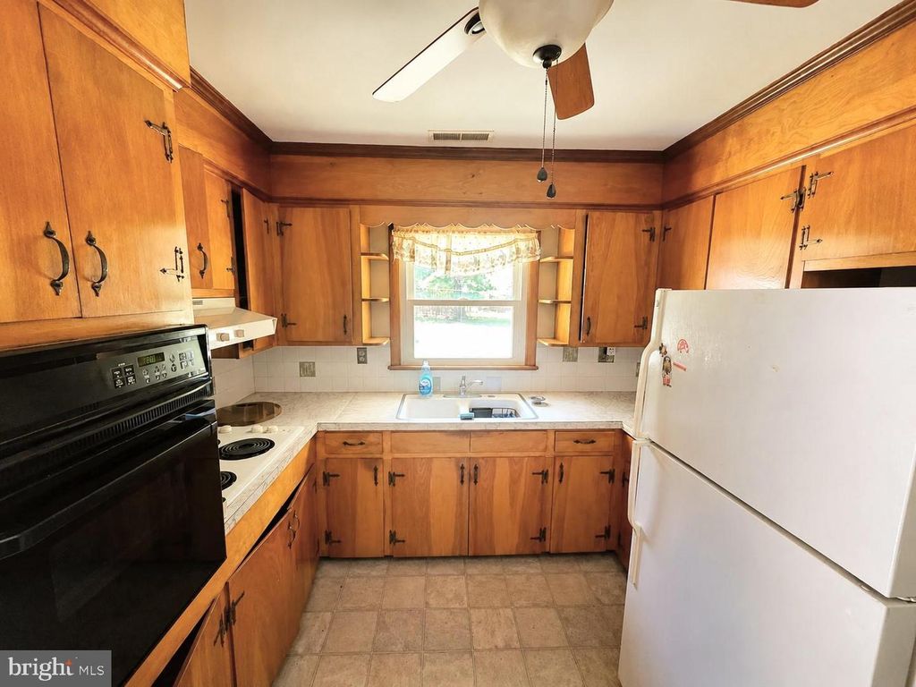 Image 5 of property listing at 5260 WILSON RD, Cambridge, MD 21613