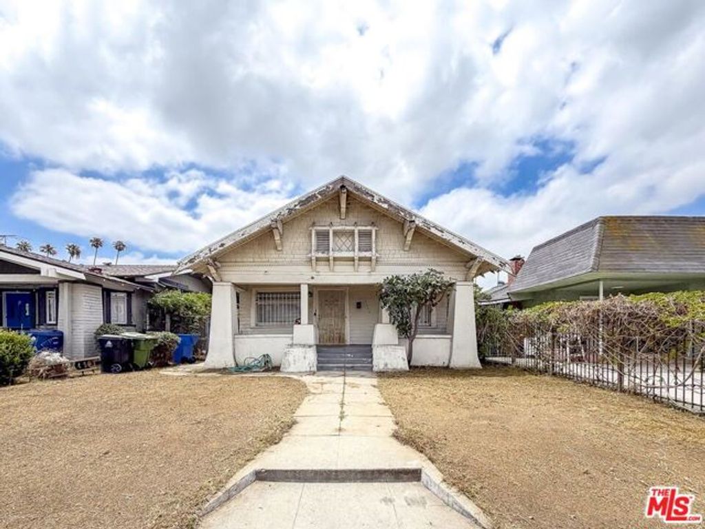 2380 W 30th Street, Los Angeles, CA 90018