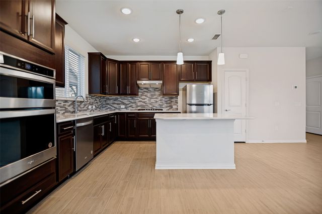 9927 Bates Street, Irving, TX 75063