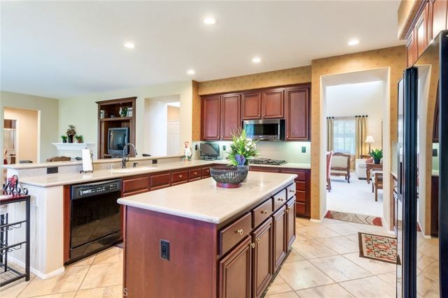 2967 Mangular, Corona, CA 92882