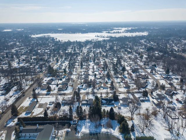 5020 Whitlow Court, Commerce Twp, MI 48382