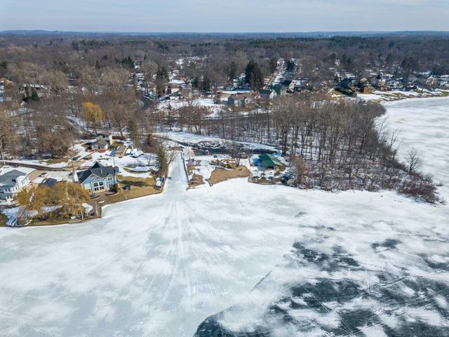 5020 Whitlow Court, Commerce Twp, MI 48382