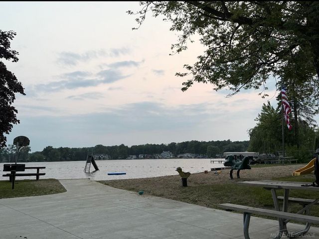 5020 Whitlow Court, Commerce Twp, MI 48382