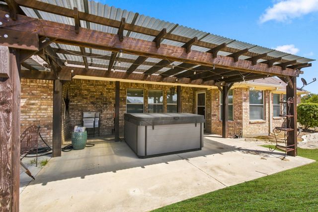 116 Springfield Circle, Red Oak, TX 75165