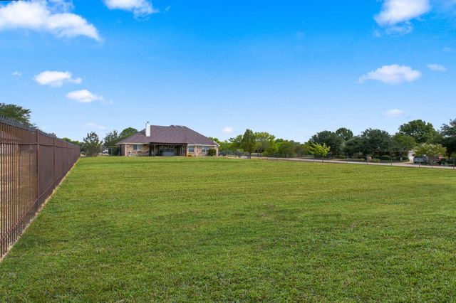 116 Springfield Circle, Red Oak, TX 75165
