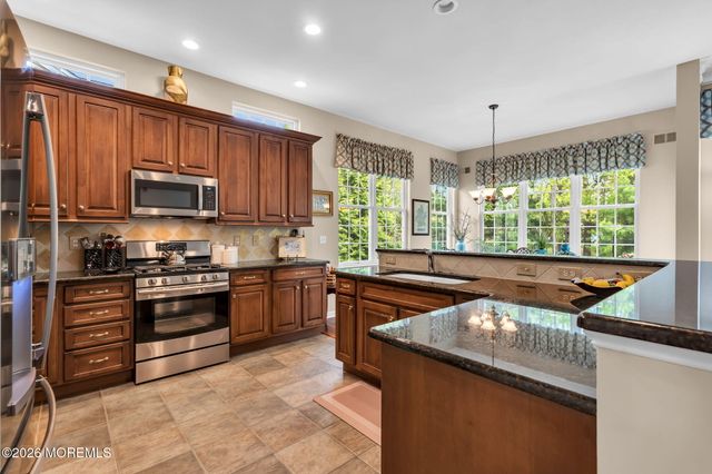 36 Muirfield Road, Jackson, NJ 08527
