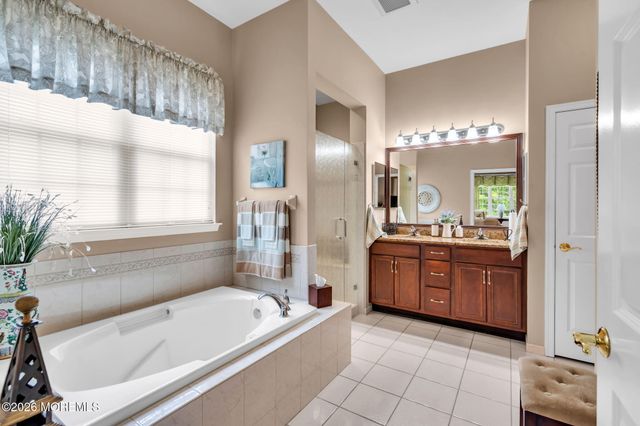 36 Muirfield Road, Jackson, NJ 08527
