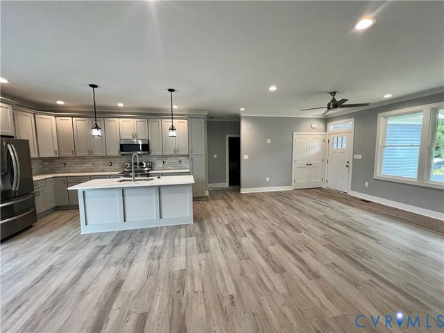 662 Glebe Harbor Dr, Montross, VA 22520