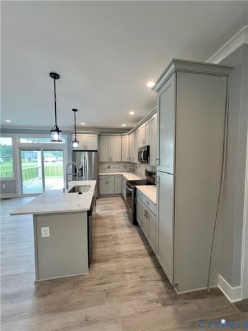 662 Glebe Harbor Dr, Montross, VA 22520