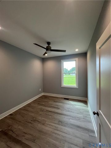 662 Glebe Harbor Dr, Montross, VA 22520