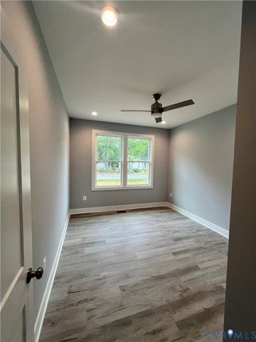 662 Glebe Harbor Dr, Montross, VA 22520