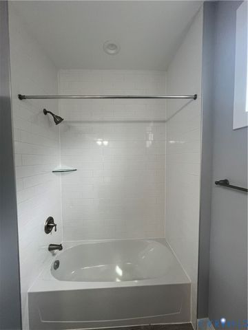 662 Glebe Harbor Dr, Montross, VA 22520