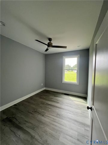 662 Glebe Harbor Dr, Montross, VA 22520