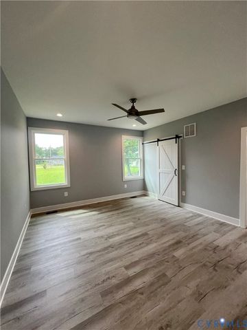 662 Glebe Harbor Dr, Montross, VA 22520