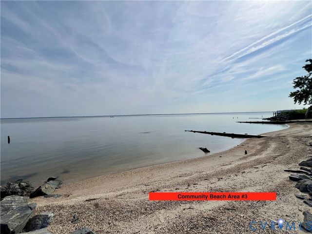 662 Glebe Harbor Dr, Montross, VA 22520