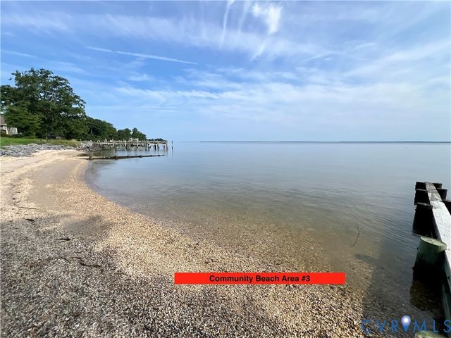 662 Glebe Harbor Dr, Montross, VA 22520