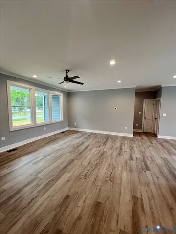 662 Glebe Harbor Dr, Montross, VA 22520