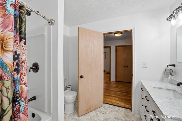 1620 W Norton Avenue, Norton Shores, MI 49441