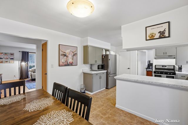 1620 W Norton Avenue, Norton Shores, MI 49441