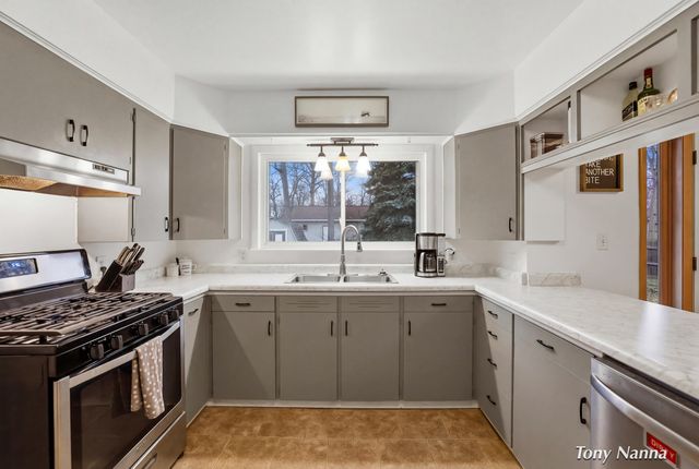 1620 W Norton Avenue, Norton Shores, MI 49441